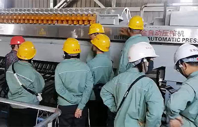 金凱地智能變腔壓榨機(jī)：多行業(yè)固廢